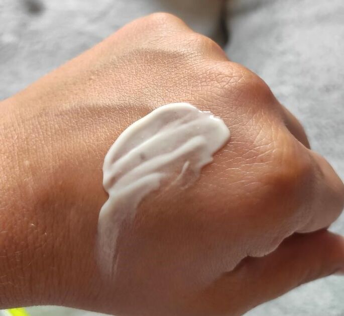 Fotos de la crema en el brazo, la experiencia de usar Exodermin