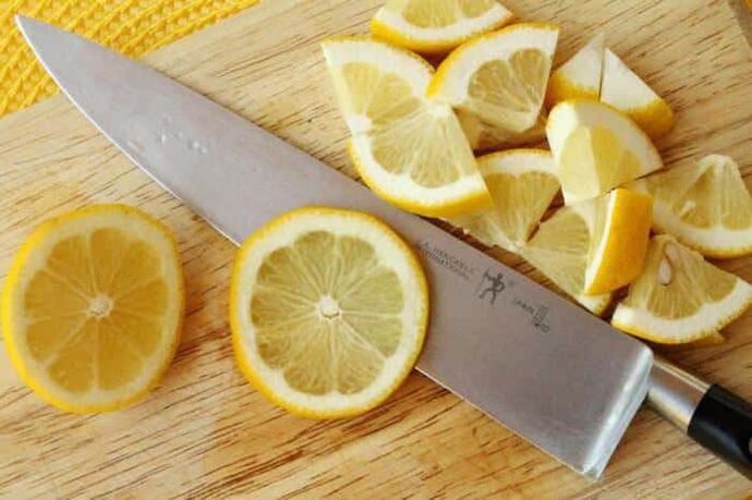 Limón contra los hongos en las uñas de los pies