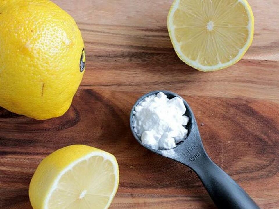 Limón y limonada para los hongos en las uñas de los pies.